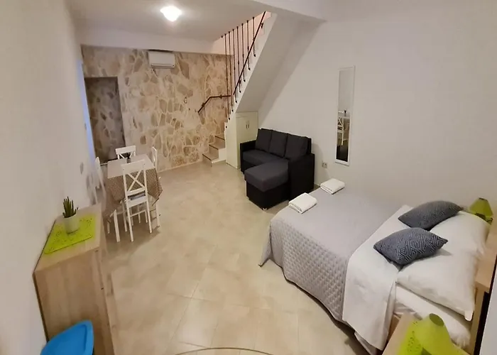 Mico With Swimming Pool Casa vacanze Drvenik (Split-Dalmatia)