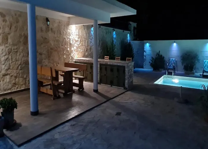 Mico With Swimming Pool Casa vacanze *